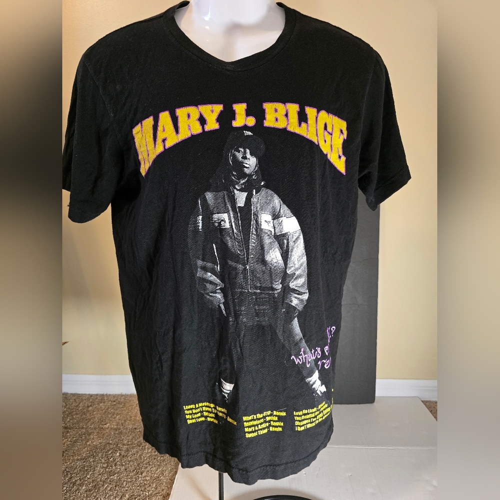 Throwback Mary J. Blige What's the 411 Graphic T-shirt adult size Medium